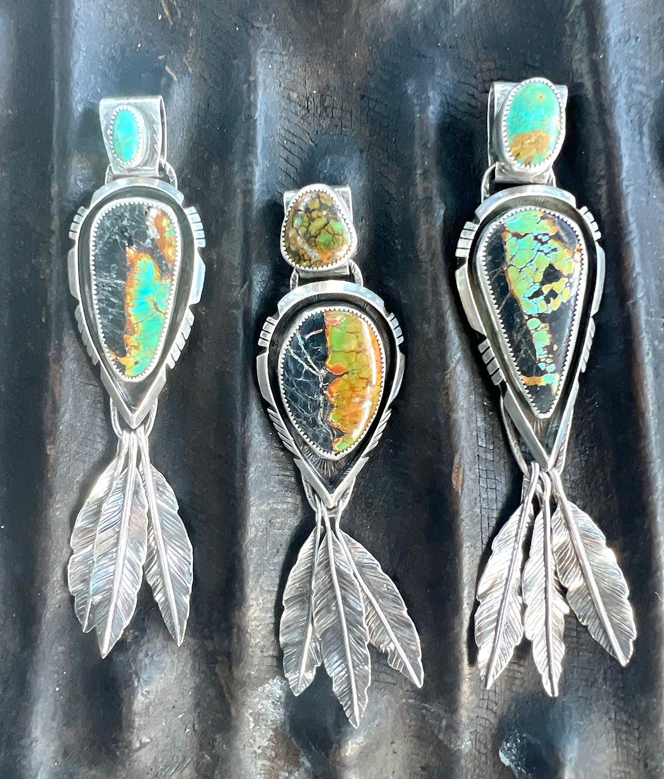 Arrow 3 Feathers Pendant Blackjack Turquoise Autumn Leaves